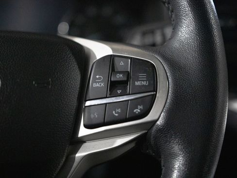 Used 2023 Ford Explorer XLT AWD/4WD image 23