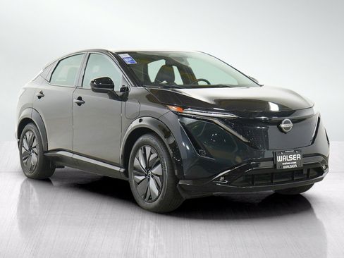 Used 2023 Nissan Ariya AWD image 7