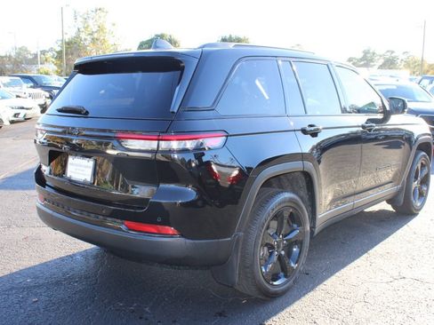 Used 2023 Jeep Grand Cherokee Altitude image 9