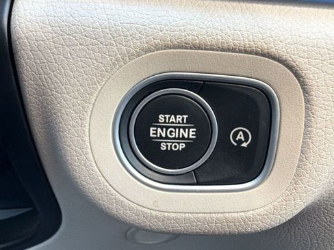 Used 2024 Mercedes-Benz GLS 450 4MATIC image 25