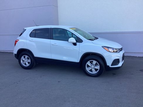 Used 2022 Chevrolet Trax LS w/ Tint and Cruise Package image 29