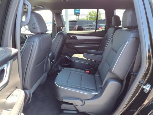 Used 2025 Buick Enclave Preferred FWD image 18
