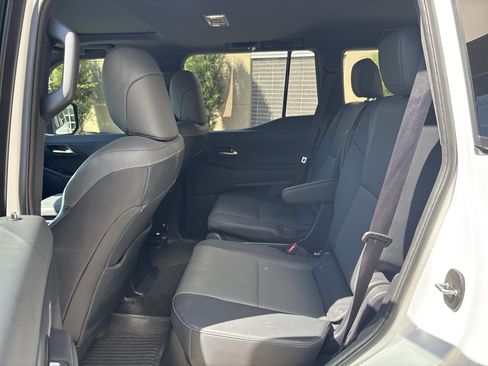 Used 2024 Lexus GX 550 w/ Accessory Package (2T) AWD/4WD image 31