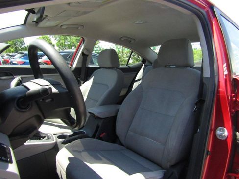 Used 2017 Hyundai Elantra SE FWD image 12