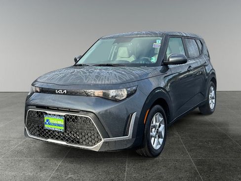 Used 2025 Kia Soul LX FWD image 3