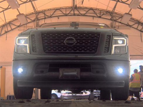 Used 2017 Nissan Titan S image 3