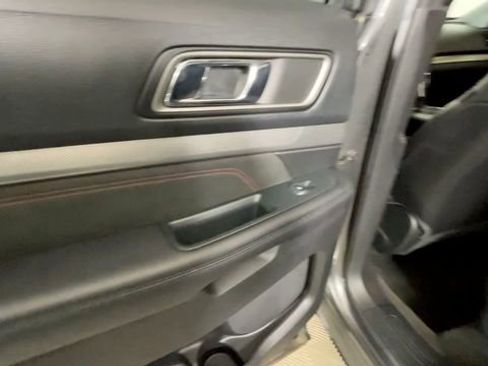 Used 2018 Ford Explorer XLT w/ Equipment Group 202A AWD/4WD image 16