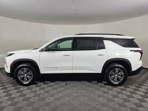 Used 2025 Chevrolet Traverse LT w/ Driver Confidence Package FWD image 6
