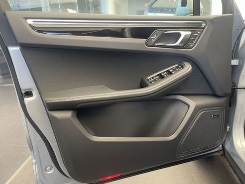 New 2026 Porsche Macan image 22