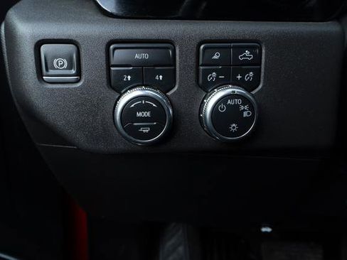 Used 2024 GMC Sierra 1500 SLE w/ Preferred Package image 12