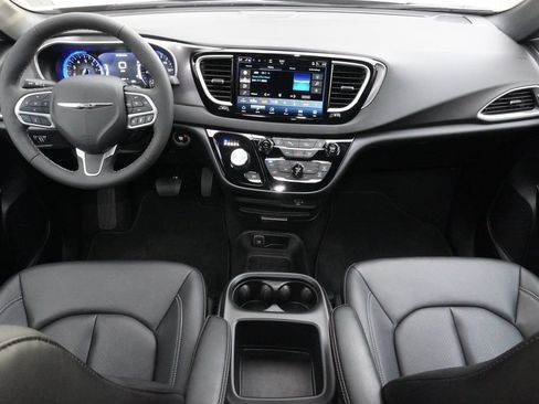 Used 2026 Chrysler Pacifica Select FWD image 19
