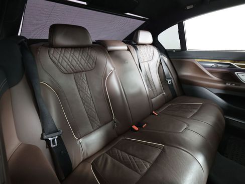 Used 2016 BMW 740i image 22