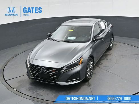 Used 2023 Nissan Altima 2.0 SR image 45