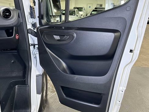 Used 2025 Mercedes-Benz Sprinter 2500 image 10
