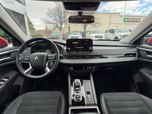 Used 2024 Mitsubishi Outlander SE image 22