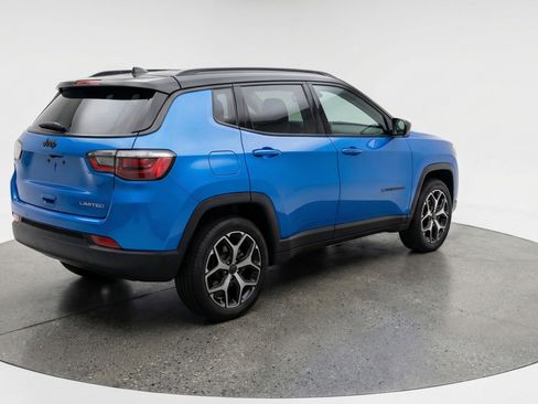 Used 2025 Jeep Compass Limited AWD/4WD image 9
