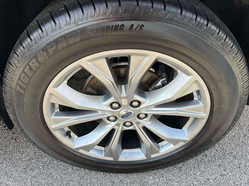 Used 2020 Ford Explorer XLT w/ Equipment Group 202A AWD/4WD image 37