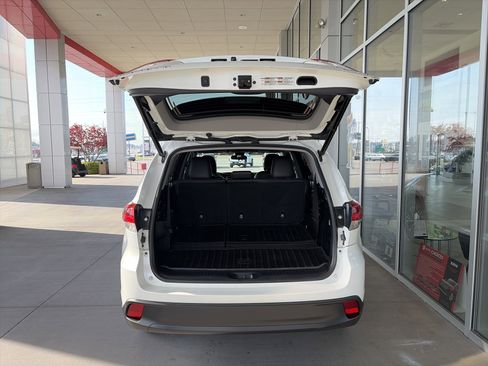 Used 2017 Toyota Highlander Plus image 19