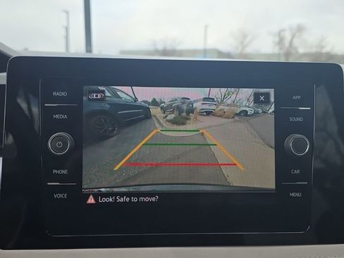 Certified 2025 Volkswagen Taos SE image 21