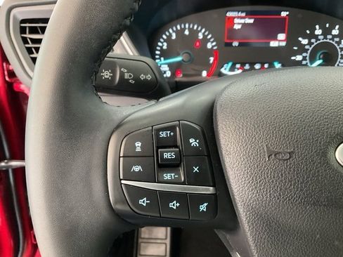 Used 2022 Ford Escape SE w/ SE Sport Appearance Package image 9