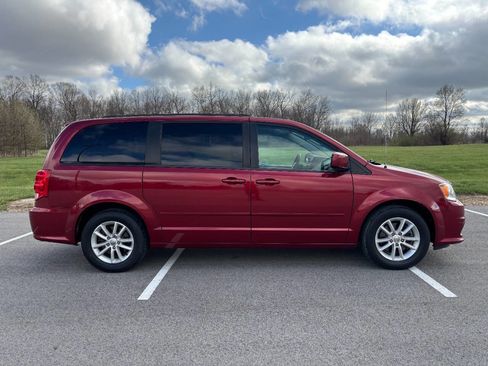 Used 2015 Dodge Grand Caravan SXT FWD image 2