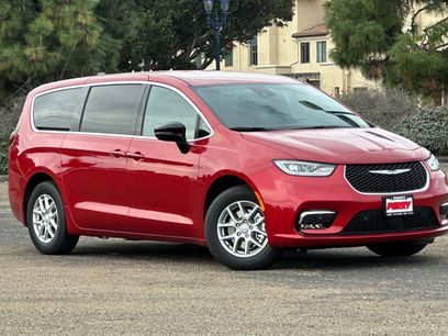 New 2026 Chrysler Pacifica Select