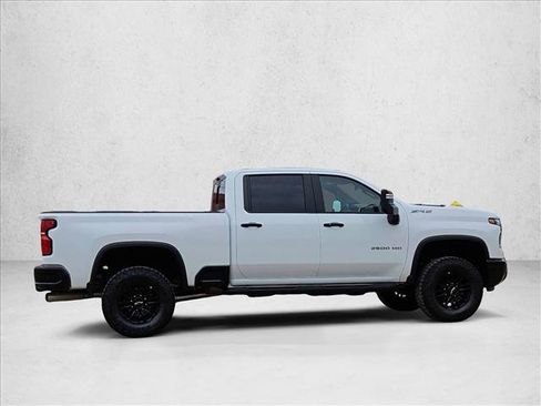 Used 2025 Chevrolet Silverado 2500 ZR2 AWD/4WD image 9