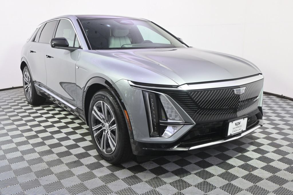 New 2026 Cadillac Lyriq Luxury w/ LPO, Floor Liner Package AWD/4WD image 9