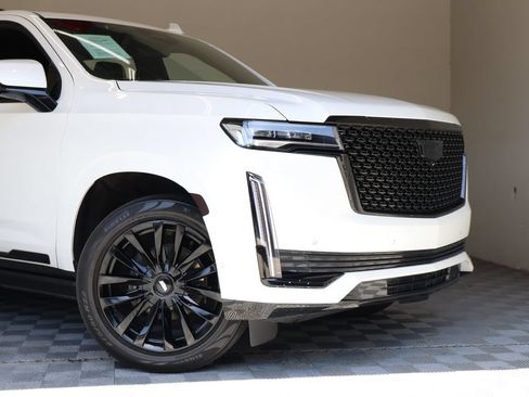 Used 2022 Cadillac Escalade ESV Premium Luxury w/ Performance Package AWD/4WD image 3