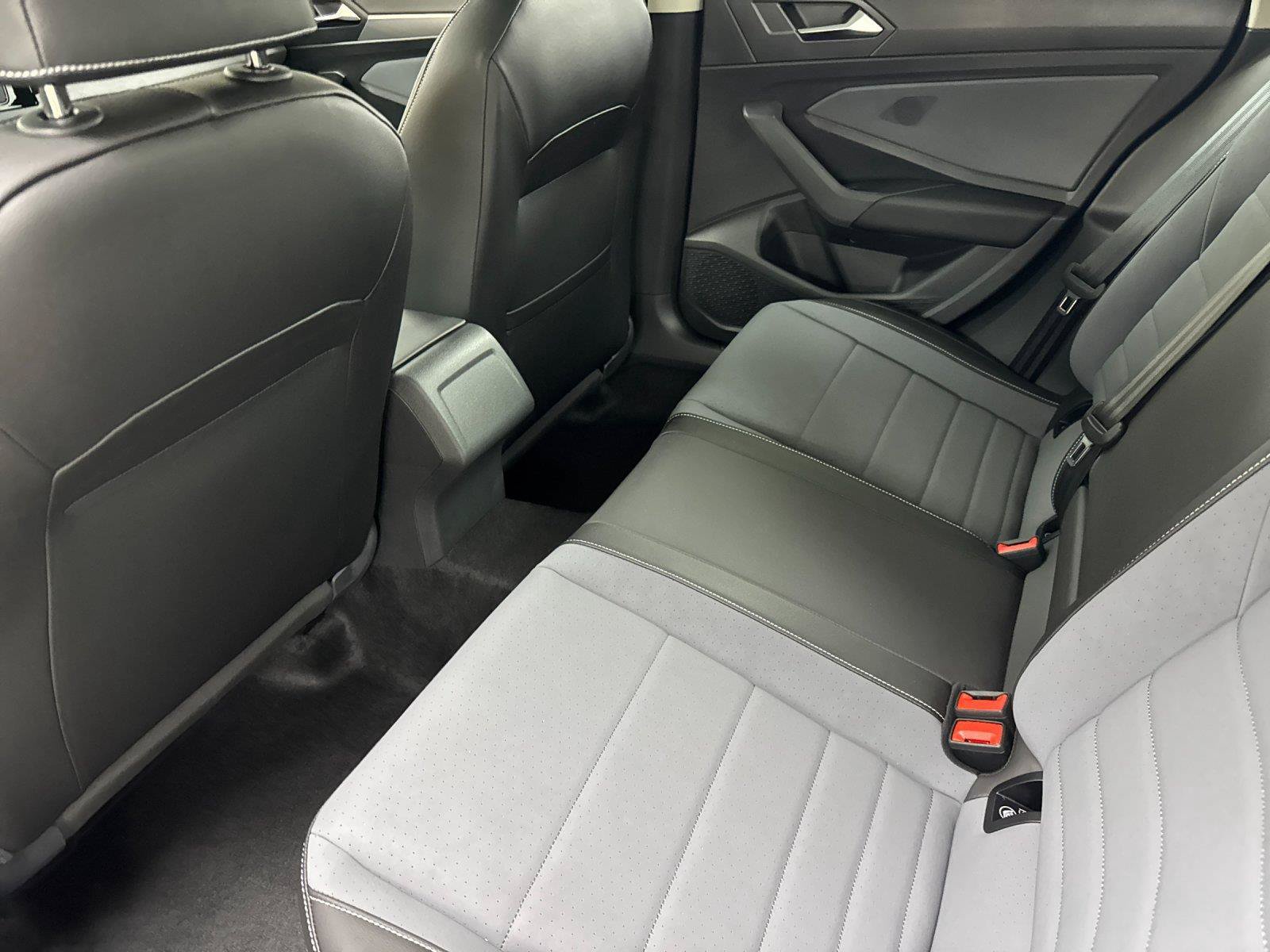 New 2026 Volkswagen Jetta SE w/ Black Wheel Package FWD image 11