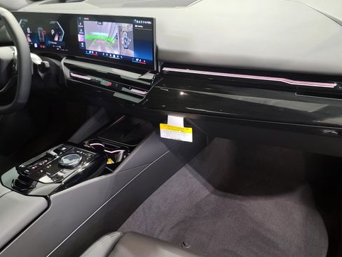 New 2026 BMW 530i xDrive w/ Premium Package image 25