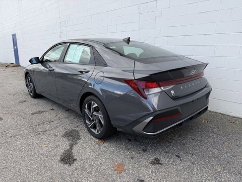 Used 2025 Hyundai Elantra Sport image 2