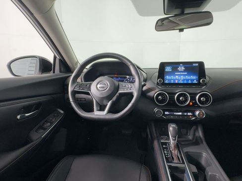 Used 2025 Nissan Sentra SR w/ SR Premium Package image 27