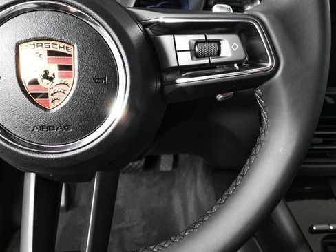 Certified 2026 Porsche Macan image 11