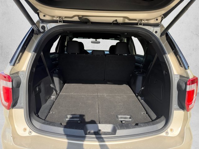 Used 2017 Ford Explorer XLT w/ Equipment Group 201A FWD image 6