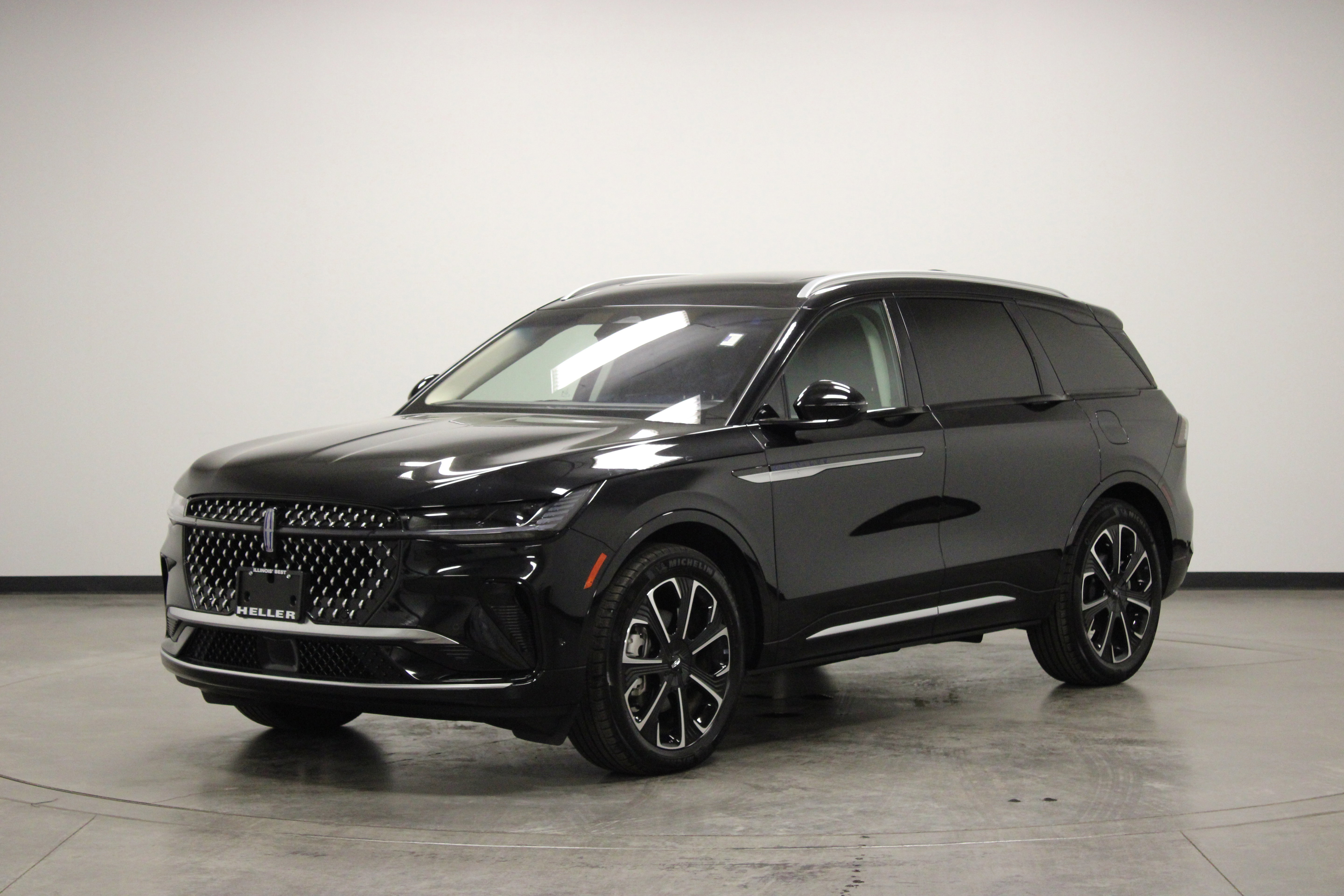 Used 2024 Lincoln Nautilus Reserve w/ Equipment Group 202A AWD/4WD image 4