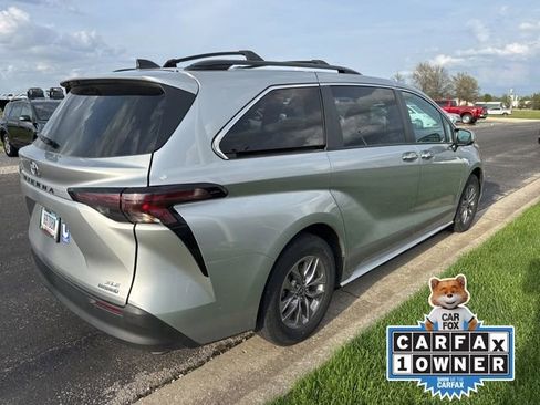 Used 2024 Toyota Sienna XLE image 10
