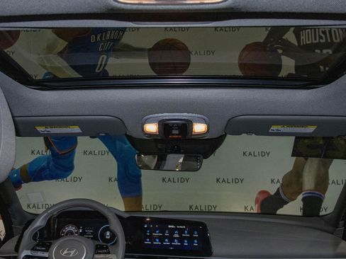 Used 2025 Hyundai Elantra SEL FWD image 14