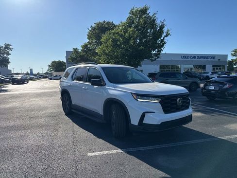Used 2025 Honda Pilot Sport image 12