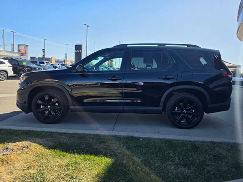 Used 2025 Honda Pilot Black Edition image 8