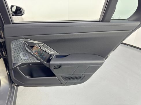 Used 2023 BMW i7 xDrive60 image 57