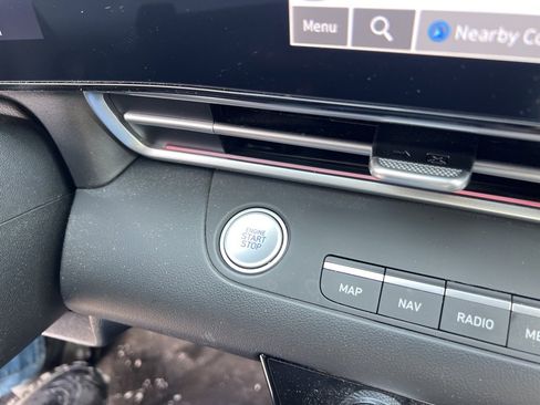 Used 2024 Hyundai Elantra SEL w/ Convenience Package image 16