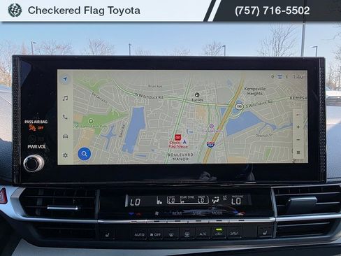 Used 2025 Toyota Sienna XLE w/ XLE Plus Package image 17