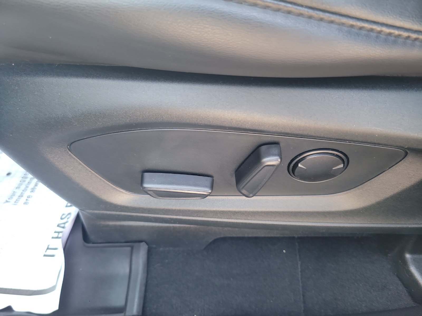 Used 2021 Ford Explorer XLT w/ Equipment Group 202A RWD image 12