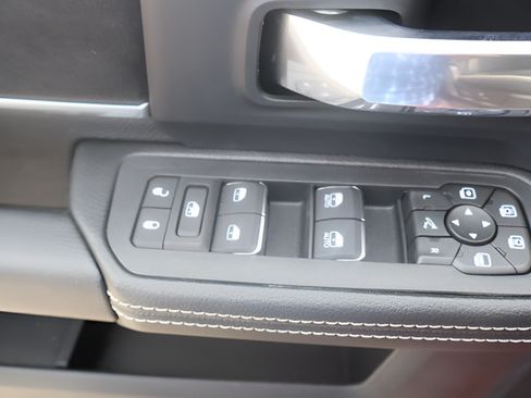 New 2026 RAM 2500 Laramie w/ Sport Appearance Package AWD/4WD image 17