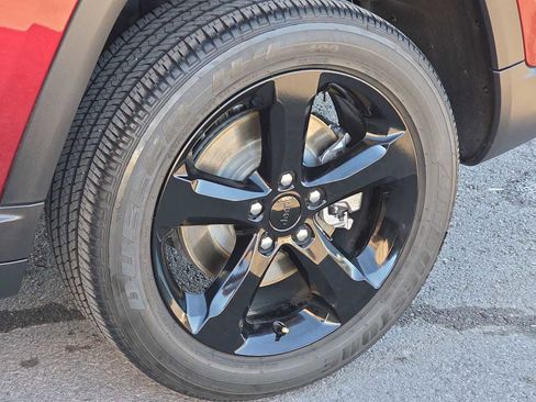 Certified 2024 Jeep Grand Cherokee L Laredo image 12