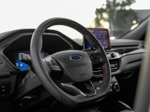 Used 2025 Ford Escape ST-Line image 13