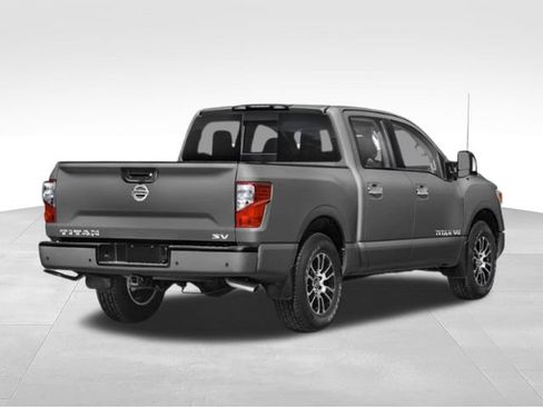 Used 2021 Nissan Titan SV w/ SV Convenience Package RWD image 2