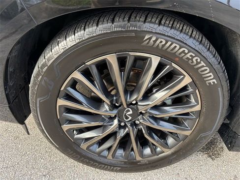 Used 2025 INFINITI QX80 Autograph image 10