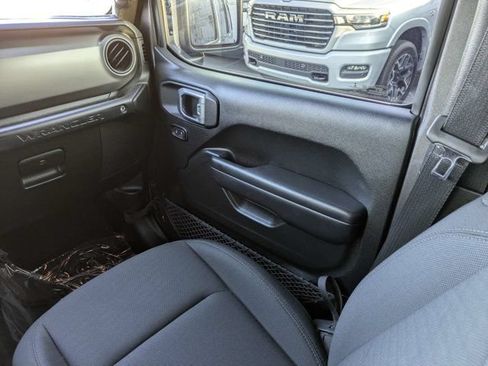 Used 2018 Jeep Wrangler Unlimited Sport S AWD/4WD image 17